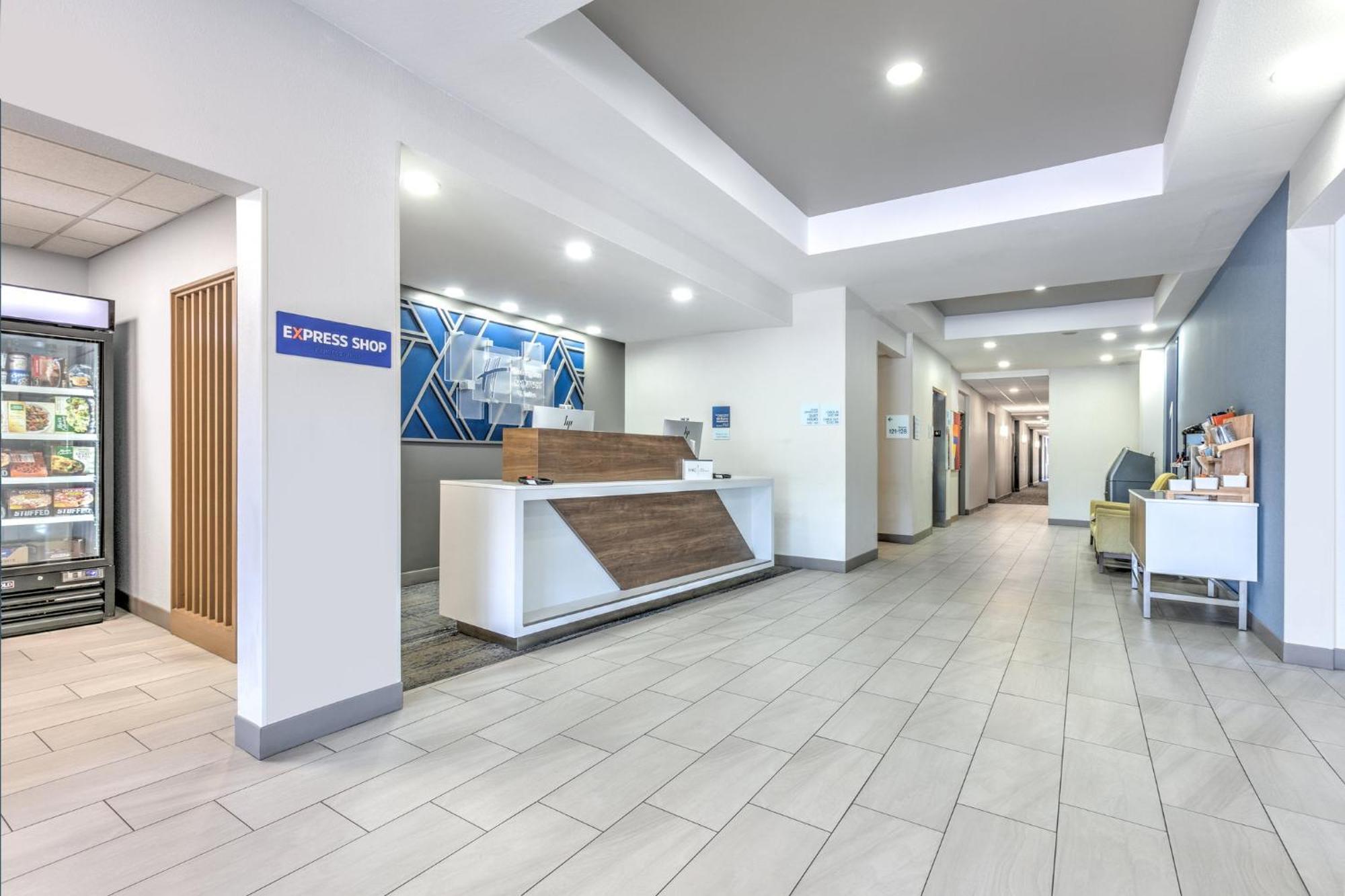 Holiday Inn Express Hotel & Suites Marshall By Ihg Exterior photo
