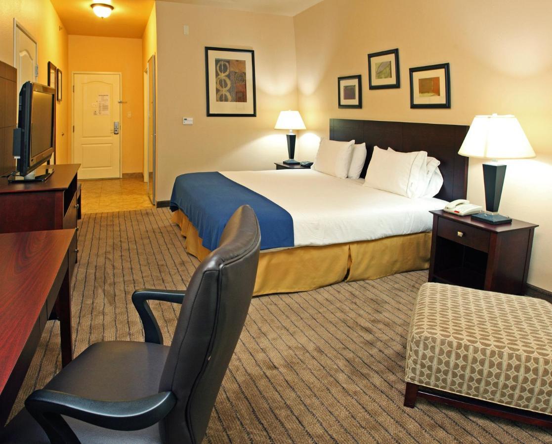 Holiday Inn Express Hotel & Suites Marshall By Ihg Exterior photo